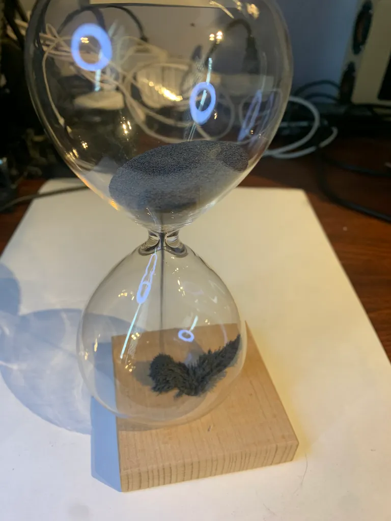 Magnetic hour glass  photo 1