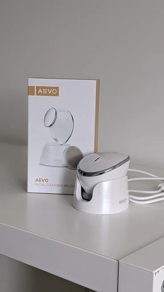 AEVO Face Cleansing Brush photo 1