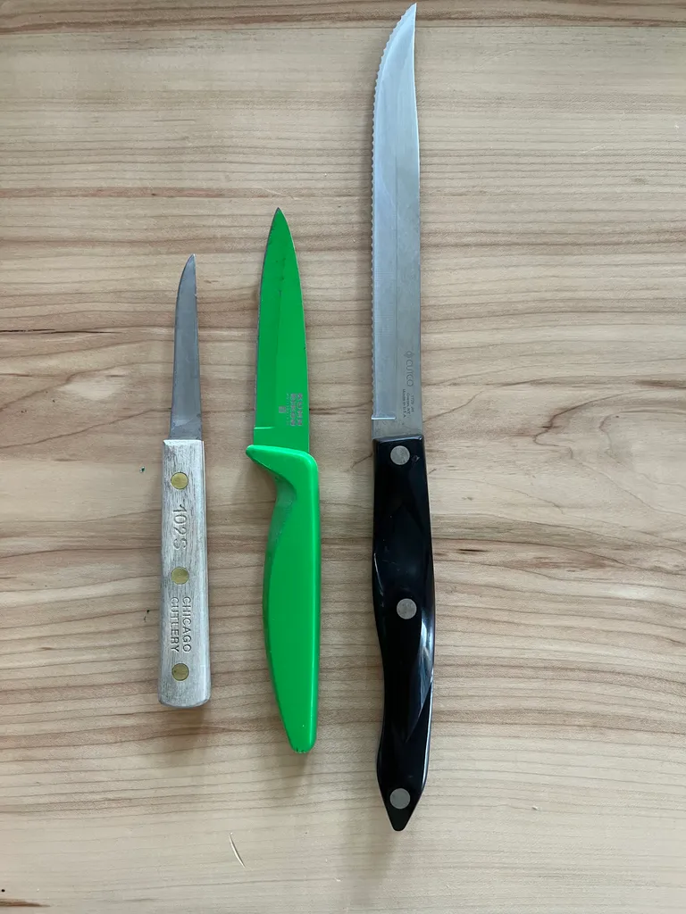 Assorted Kitchen Knives Bundle photo 1