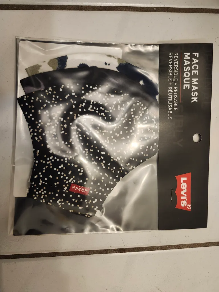 Package of 3 Levi's face masks photo 1