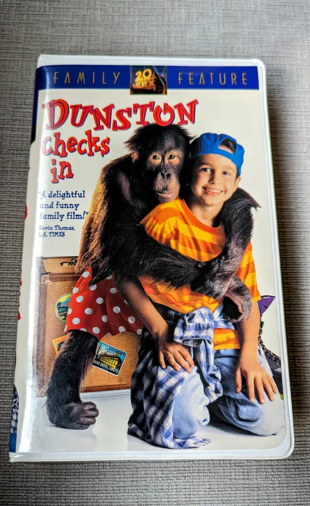 Dunston Checks In VHS Movie  photo 1