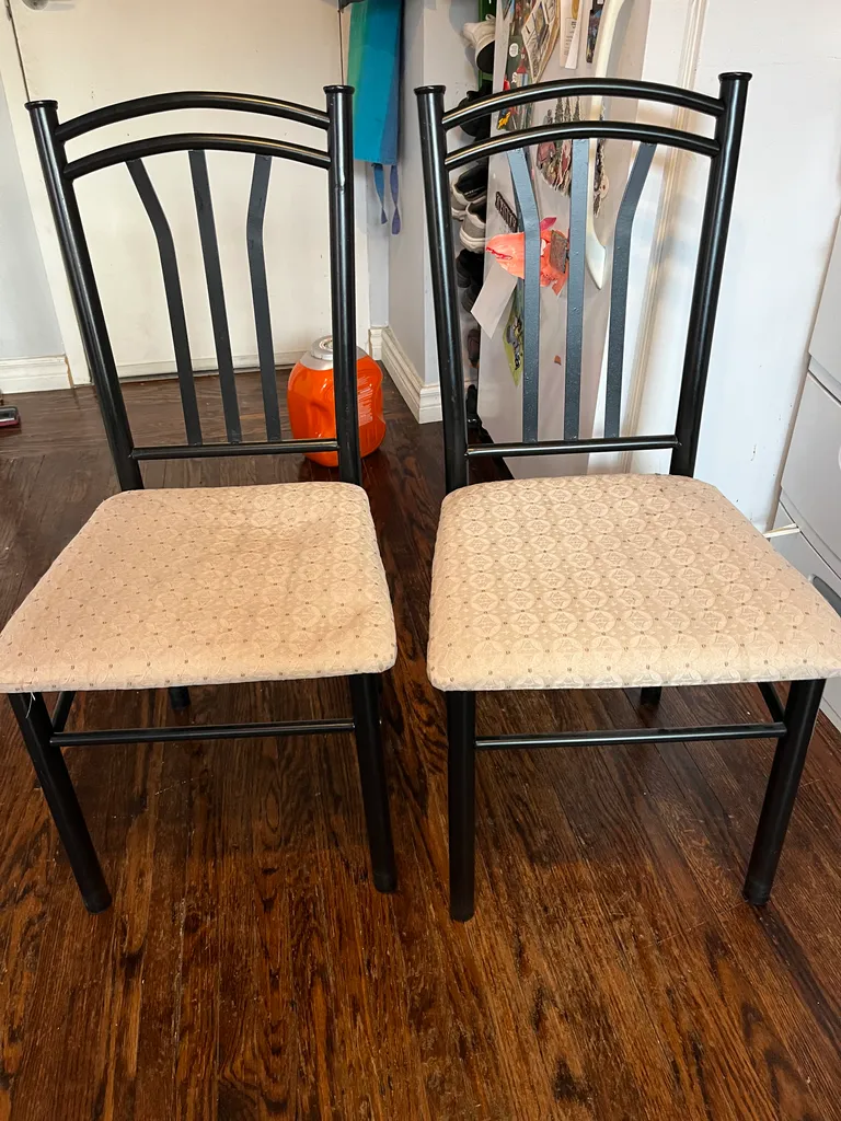 2 chairs photo 1