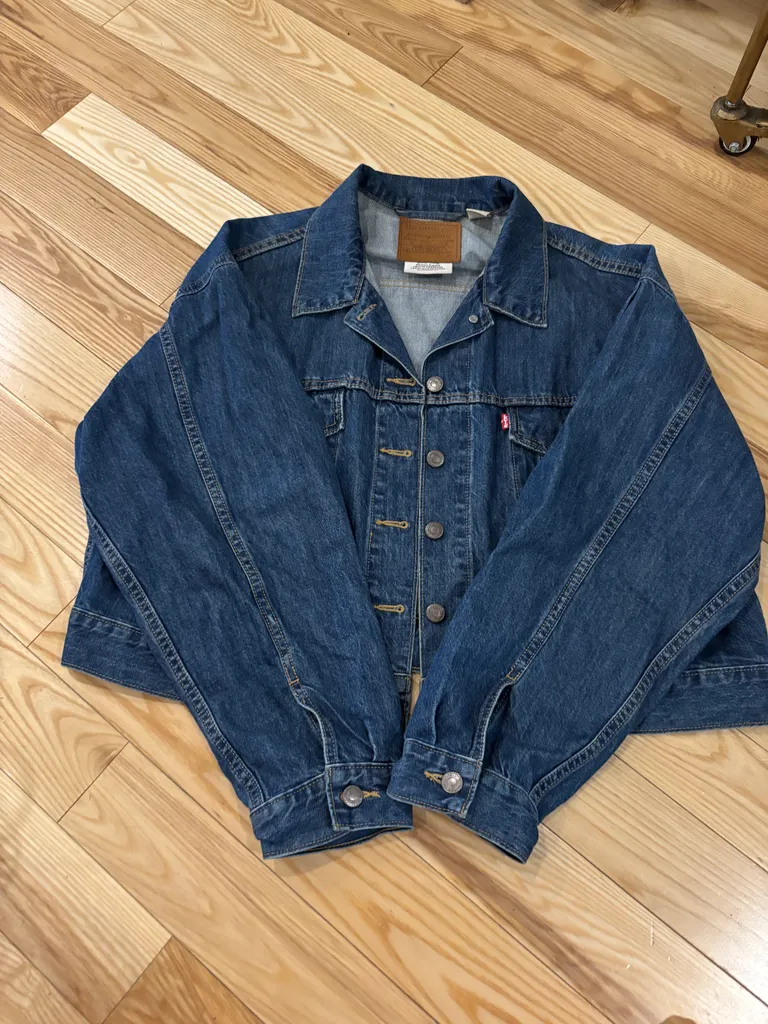 XL Levi’s Cropped Jacket photo 1