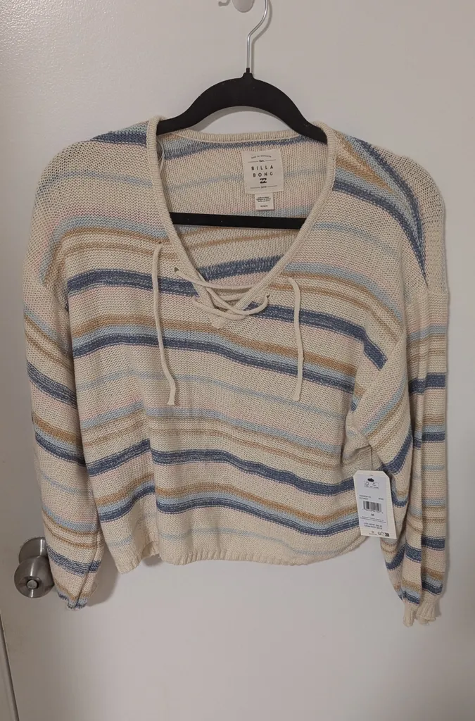 Brand New with Tags Billabong Women's Size Medium Knit Sweater photo 1