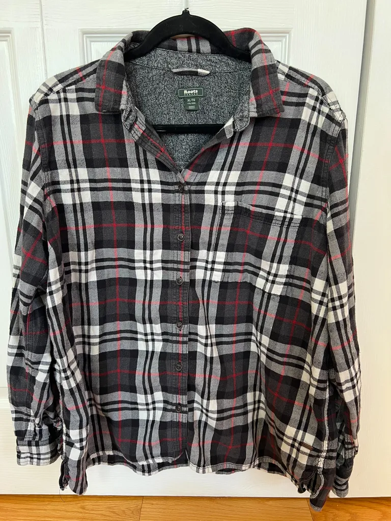Roots Black, White & Red Flannel Button Up, Women’s XL photo 1