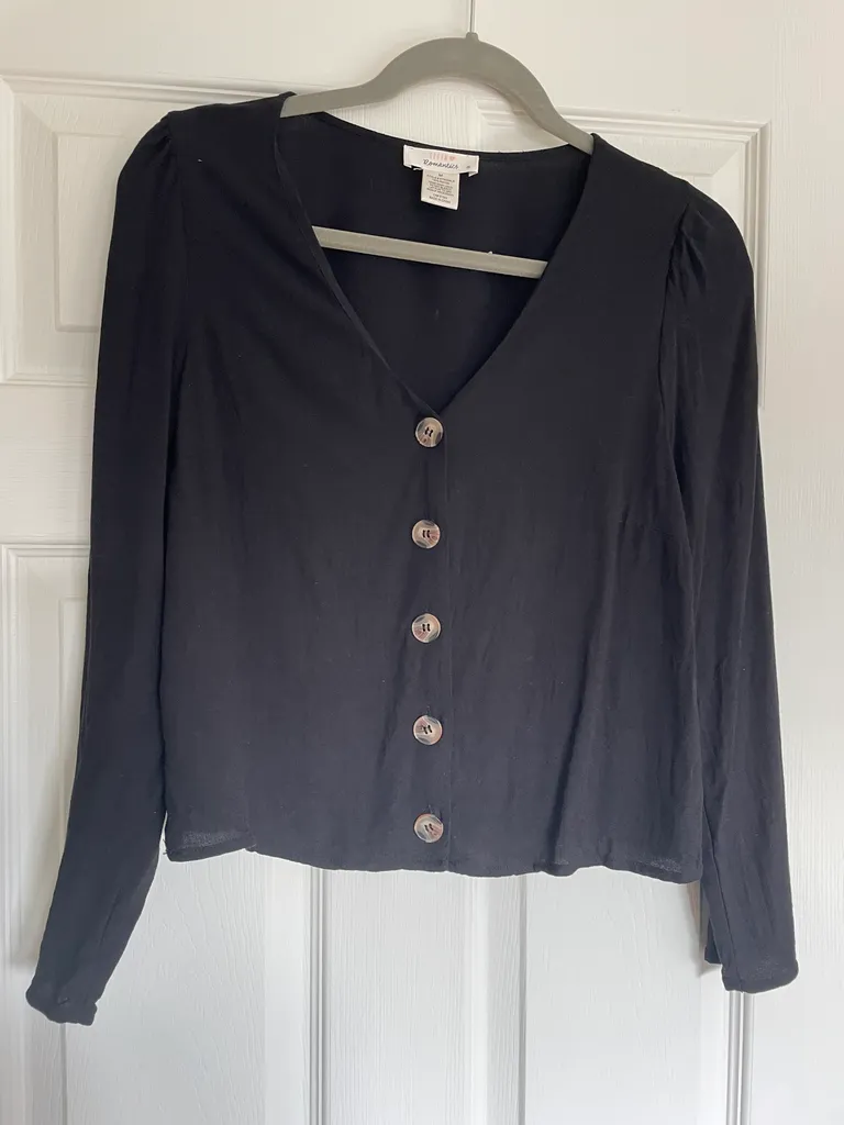 Black Button Cropped Long sleeve  photo 1