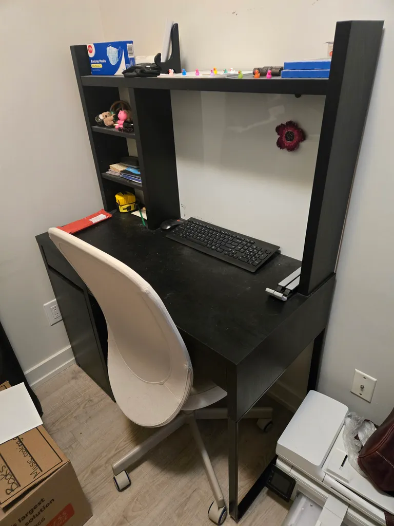 Desk & Chair photo 1