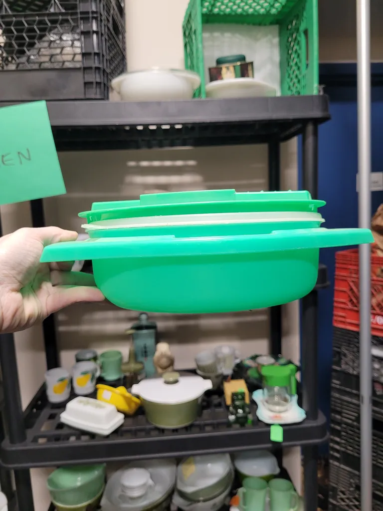 Green tupperware w lid photo 1