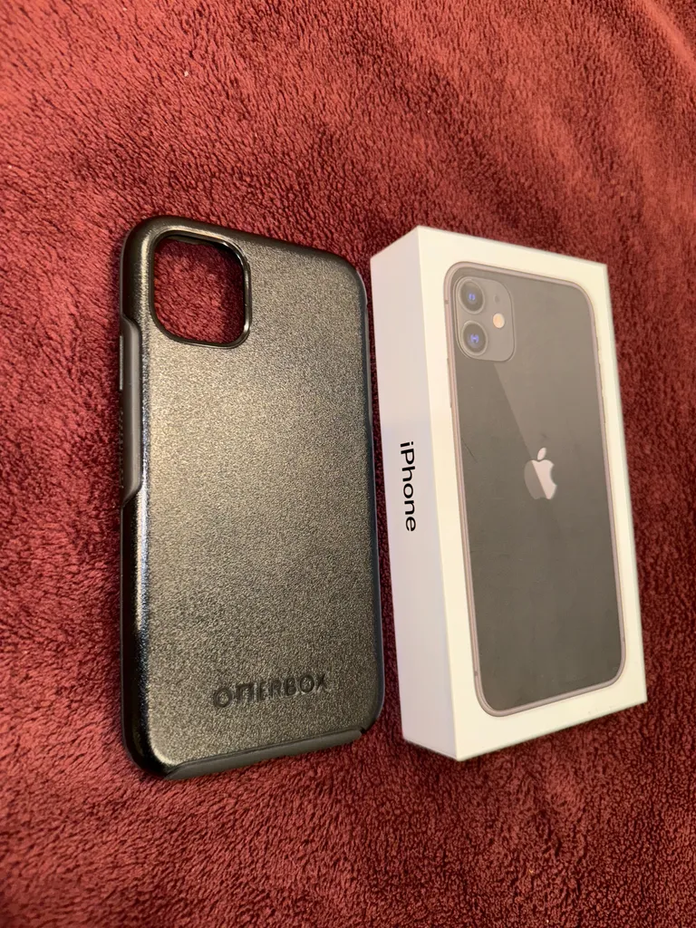 iPhone 11 128gb and otterbox case  photo 1