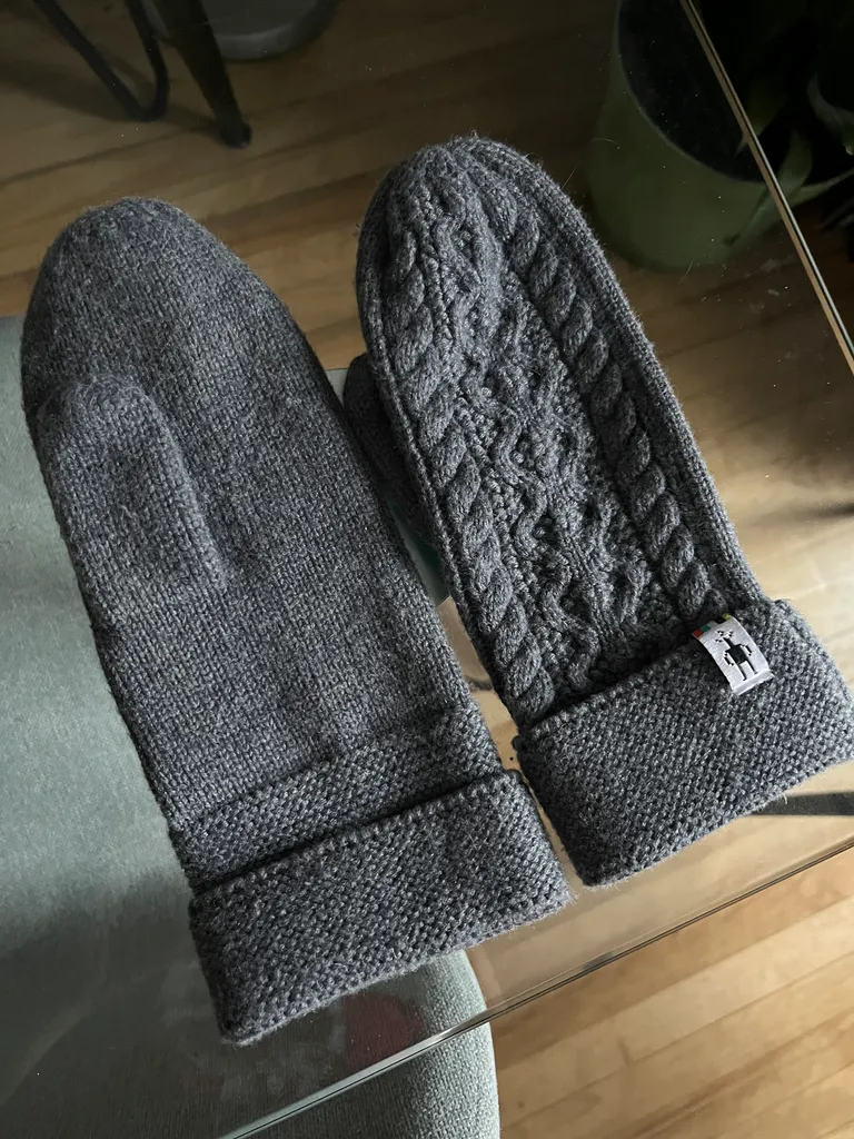 Merino wool mittens photo 1