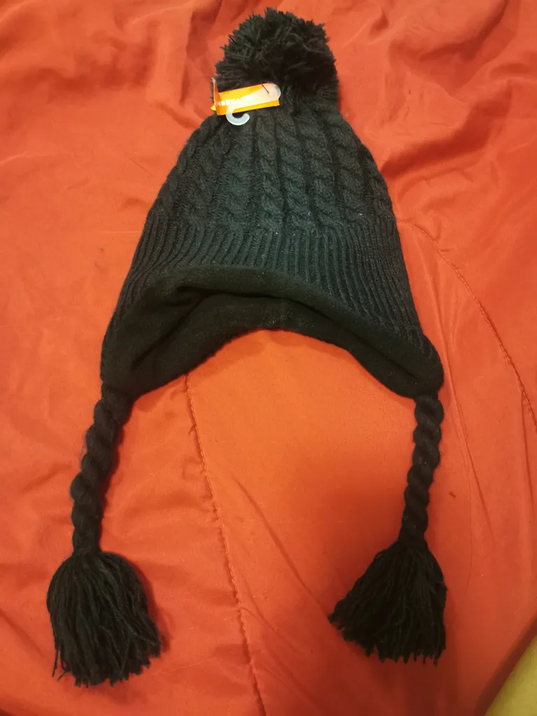 BNWT Size small children's black winter hat  photo 1