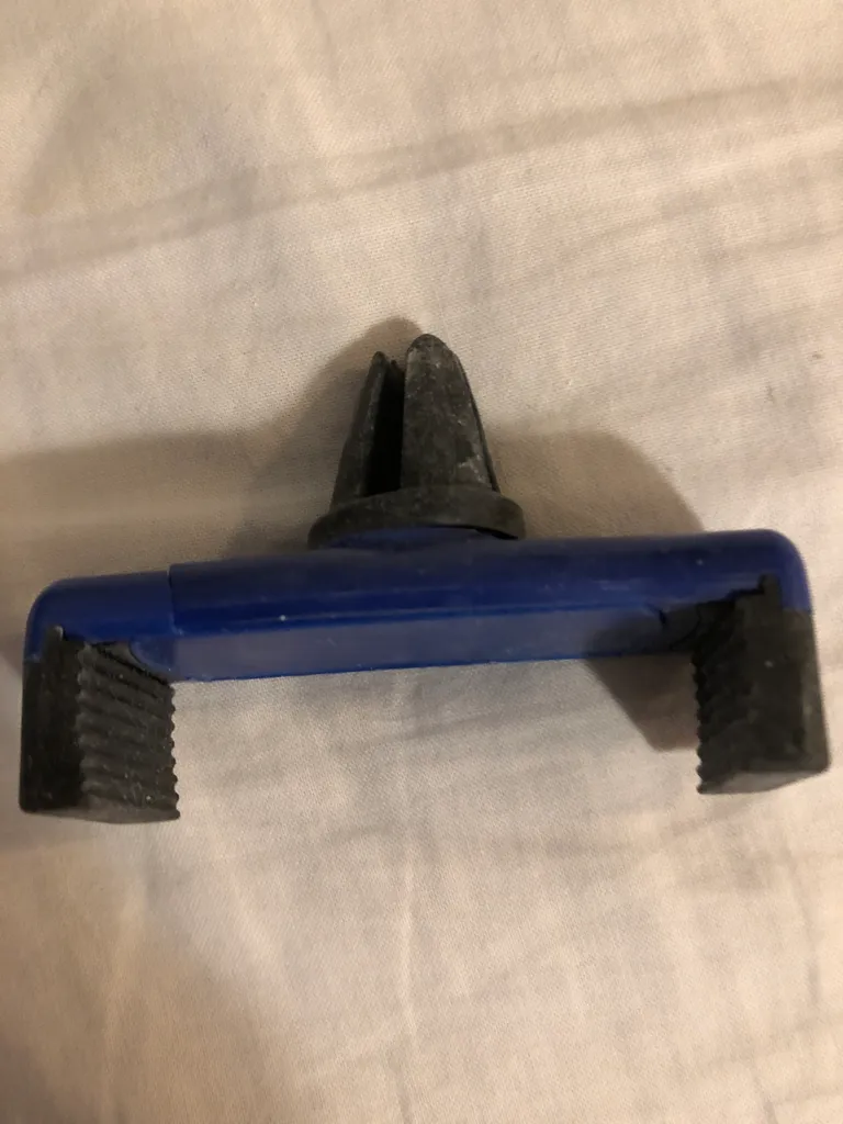 Cellphone car holder photo 1