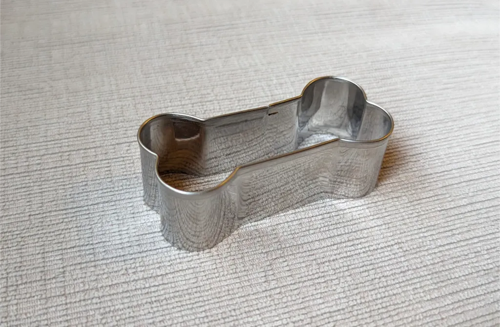 Brand New Bone-Shaped Cookie Cutter photo 1