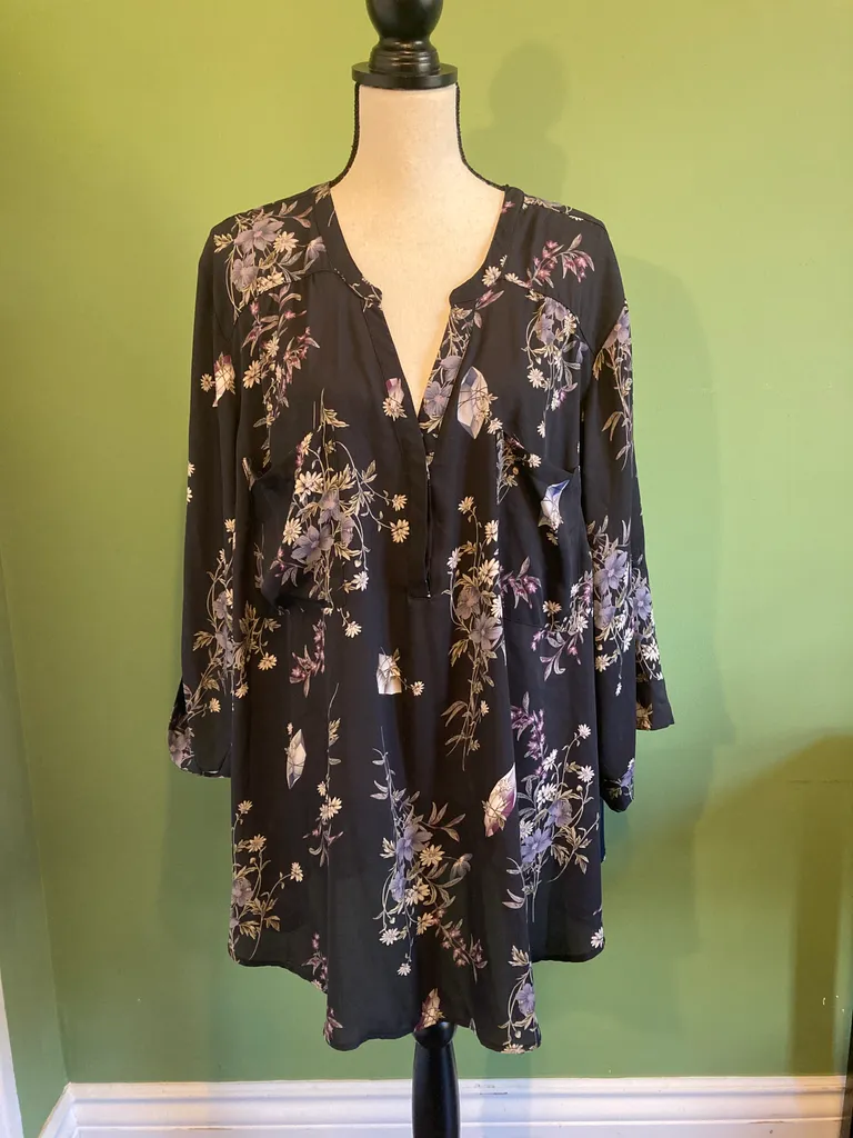 Torrid Floral Harper shirt Size 5 plus photo 1