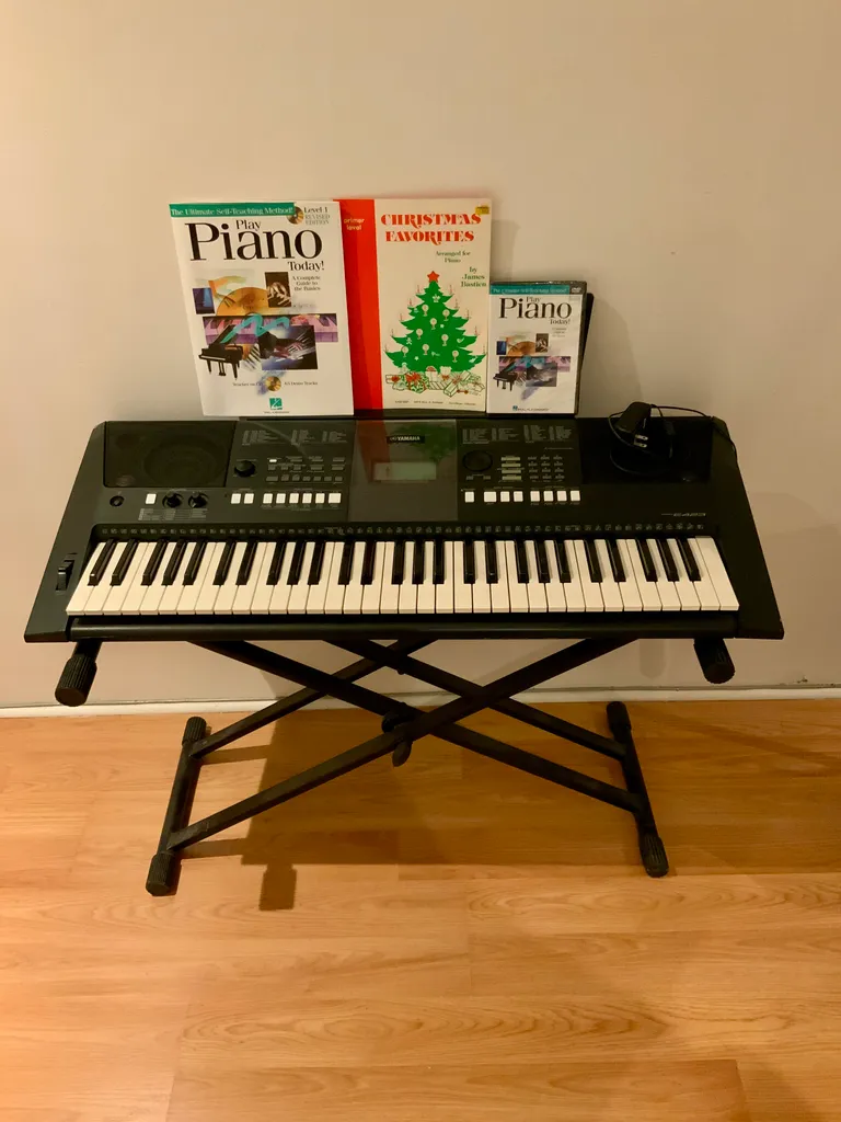 Yamaha PSR-E423 keyboard + accessories photo 1