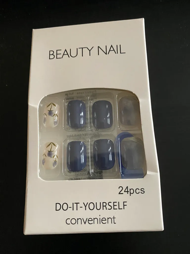 Floral Blue Press-On Nails photo 1