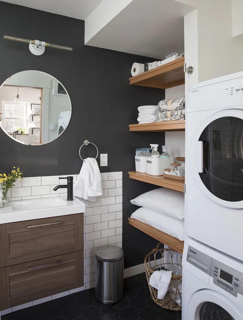 Bath / Makeup / Skincare photo 1