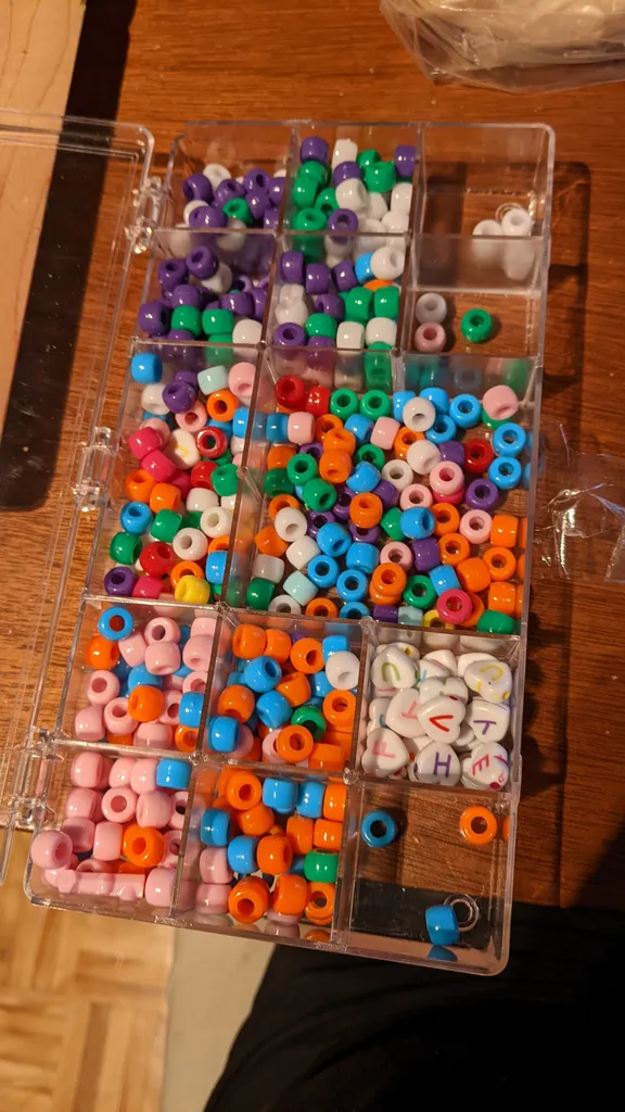 Plastic beads set photo 1