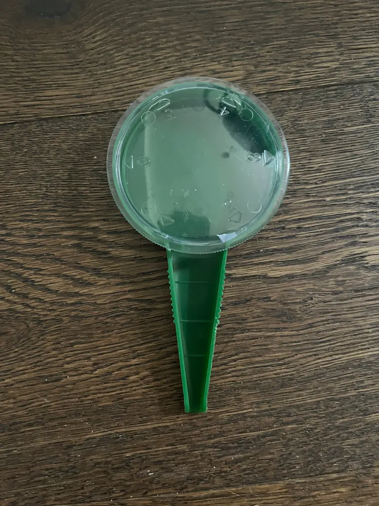 Seed dispenser photo 1