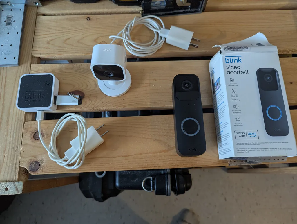 Blink camera system with module  photo 1