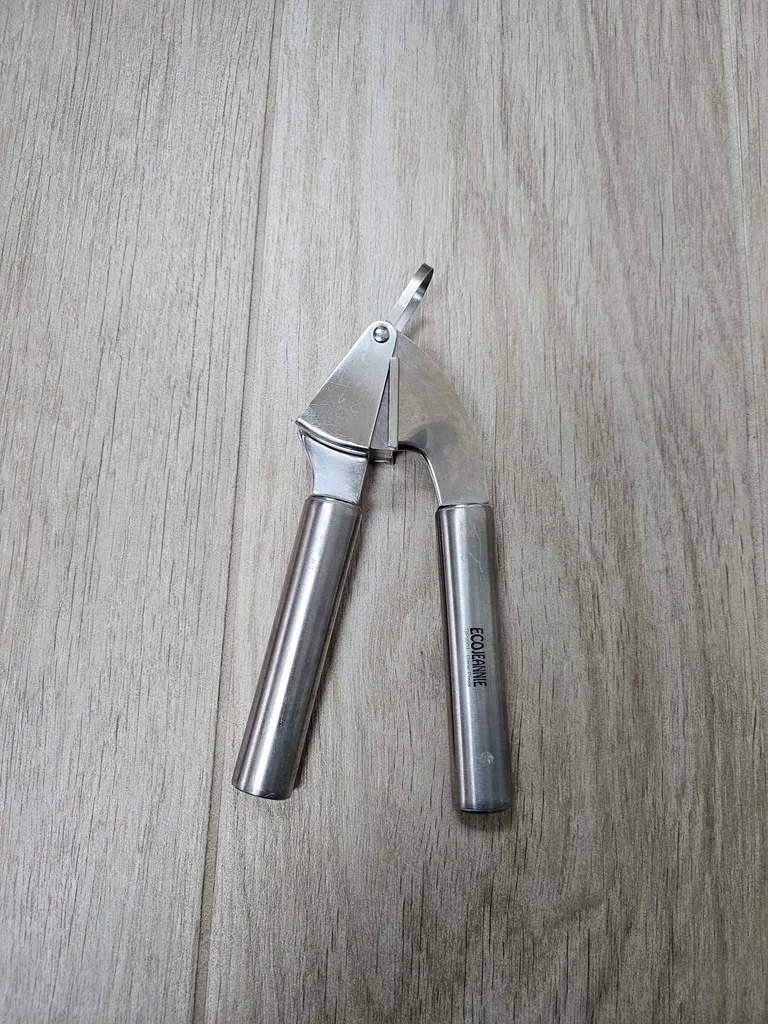 Garlic press  photo 1