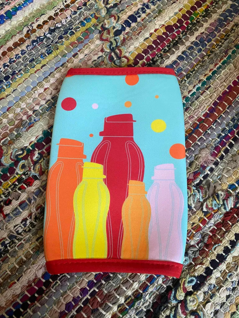 Tupperware water bottle holder  photo 1