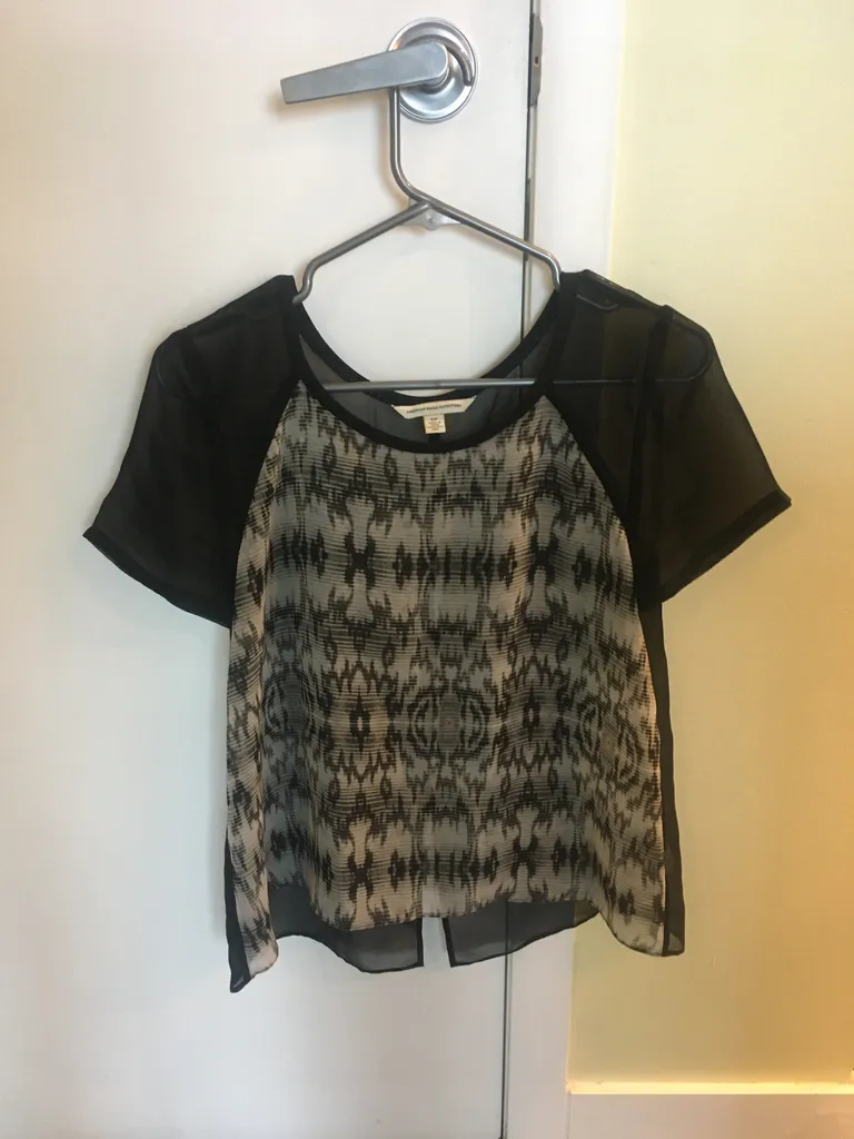 American Eagle - Patterned Shirt - Size Small photo 1