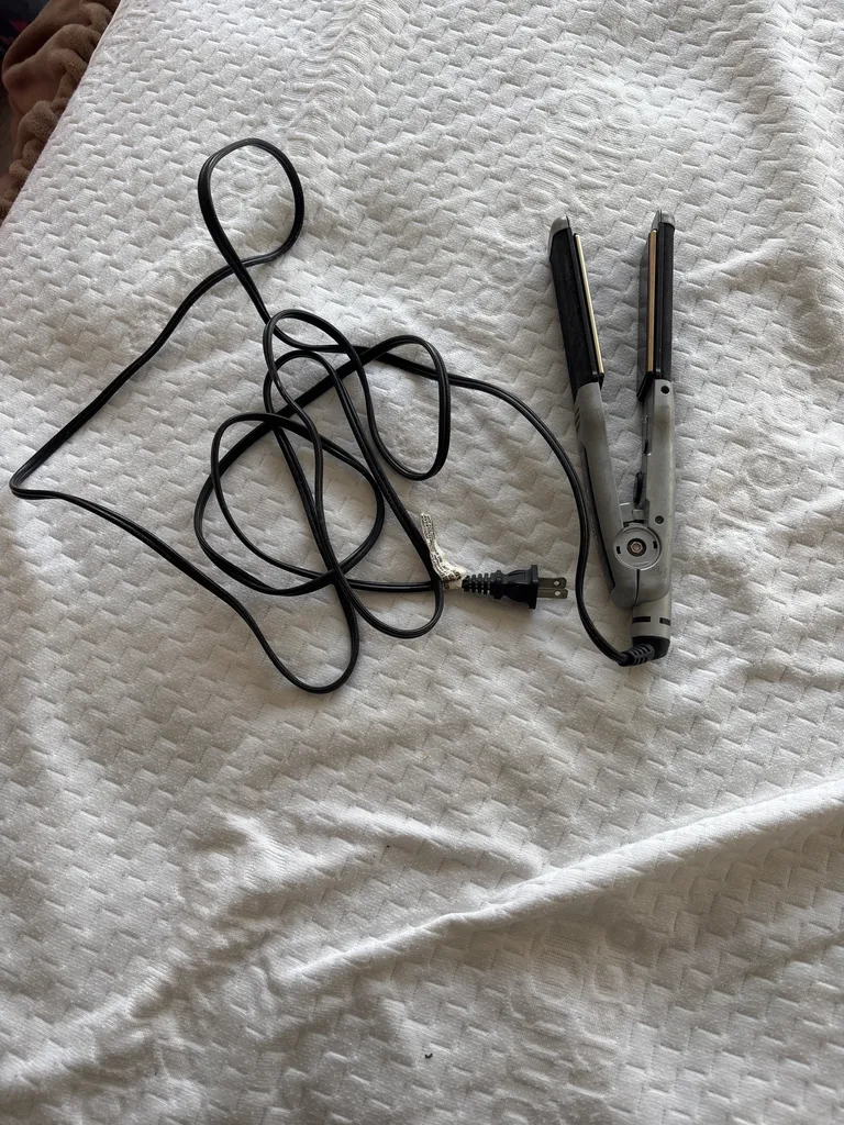 Hair straightener  photo 1