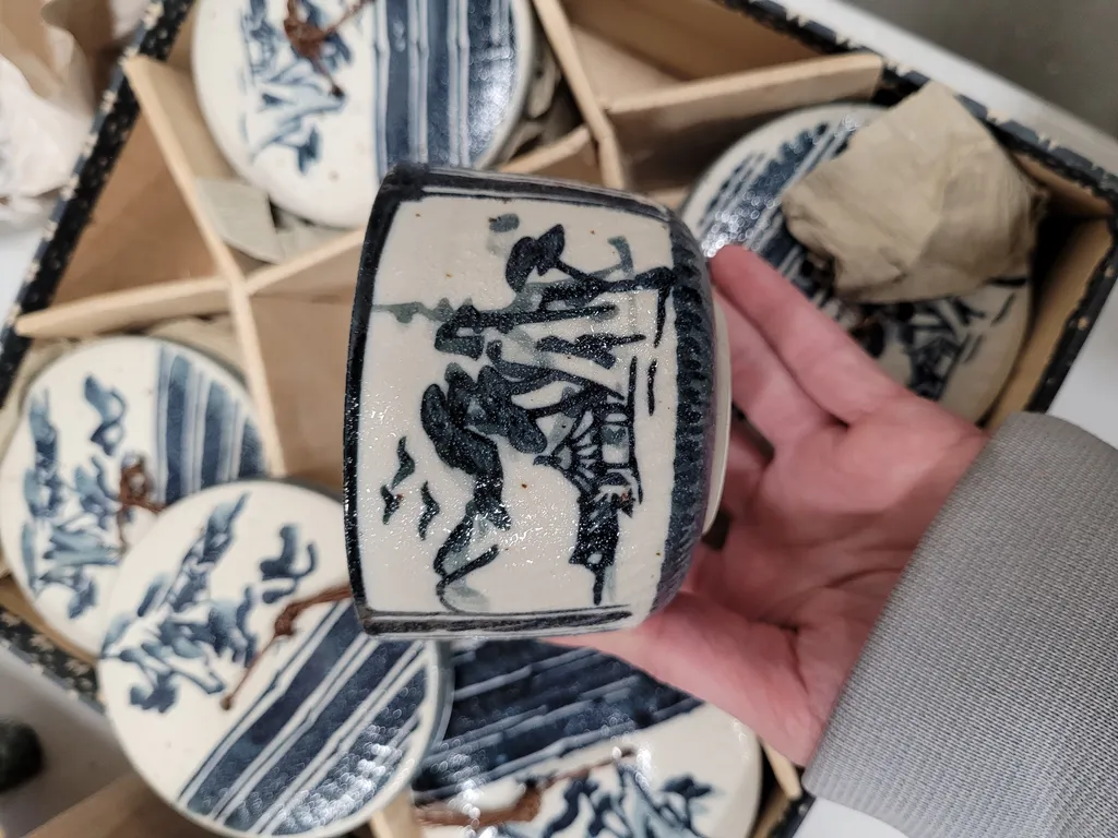 Ceramic bowl cups w lids photo 1