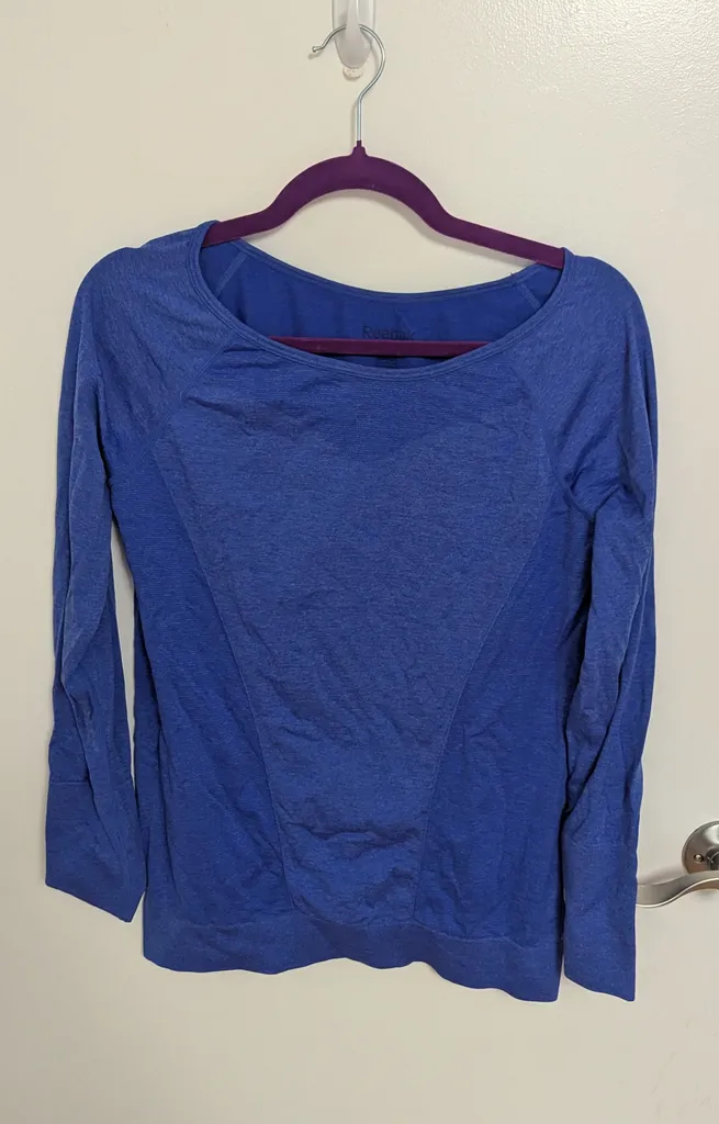 Reebok Long Sleeve Top - Size Women's Medium photo 1