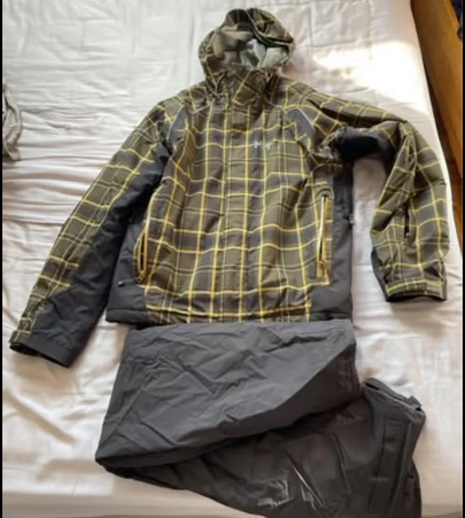 Snow Coat + Pants / Size L photo 1