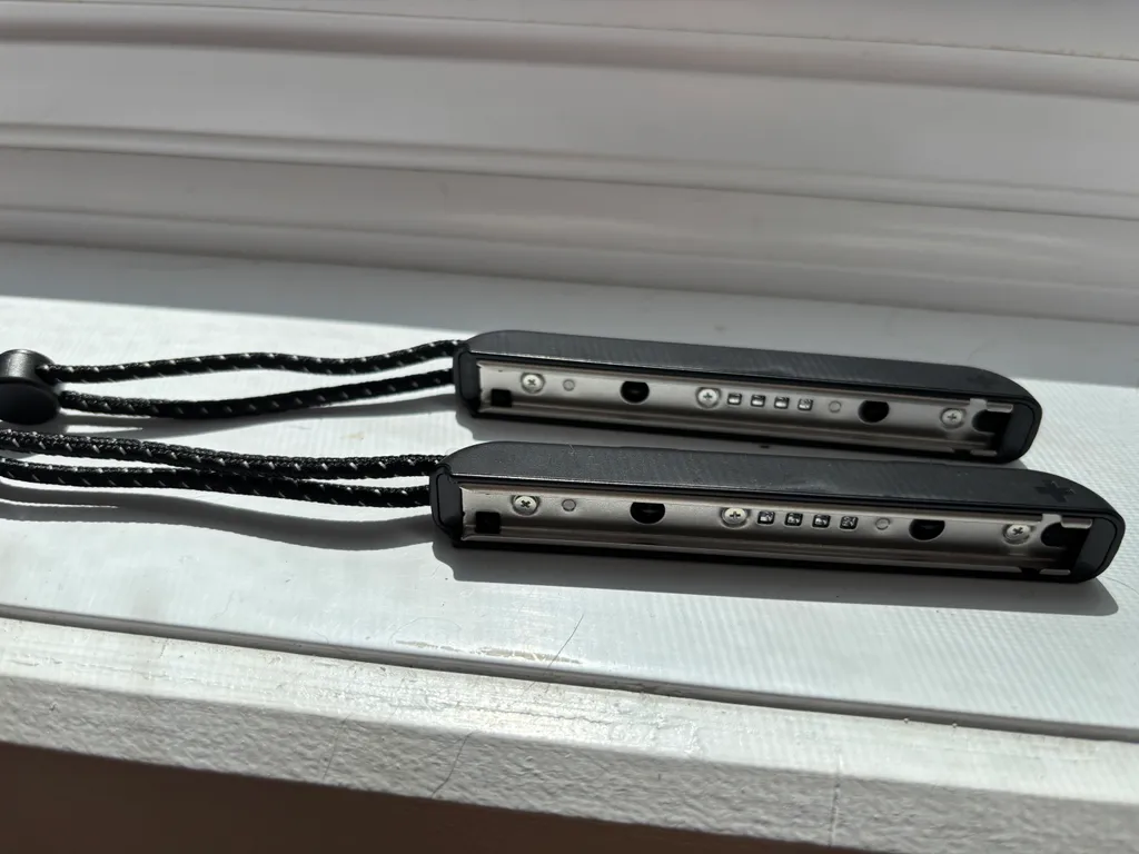 Nintendo Switch dock + 2controller straps  photo 1