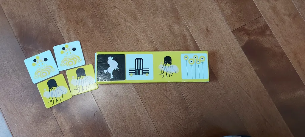 Art deco matching card game photo 1