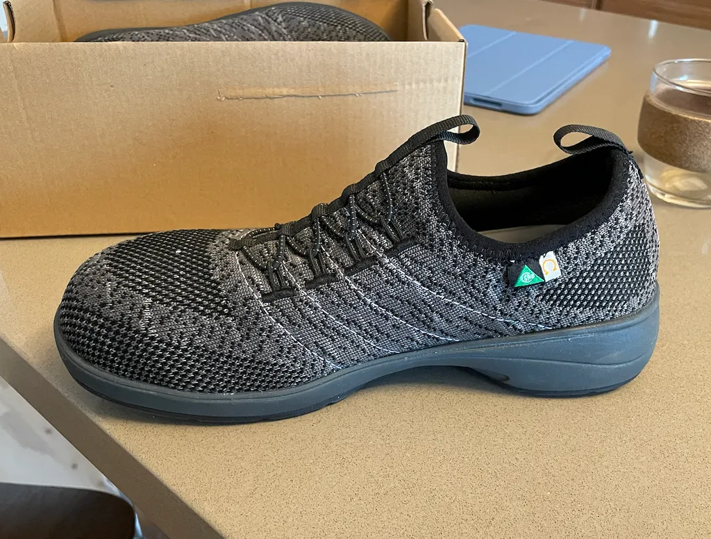 Kodiak - steel toe shoes - size 6.5 photo 1