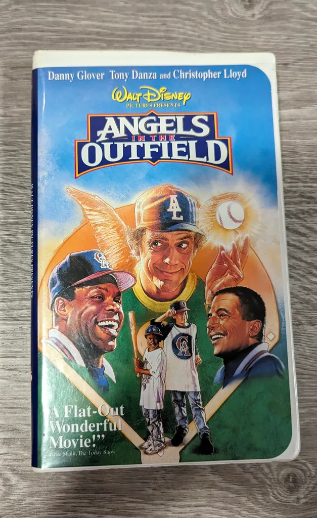 Angels in the Outfield VHS Tape Movie photo 1
