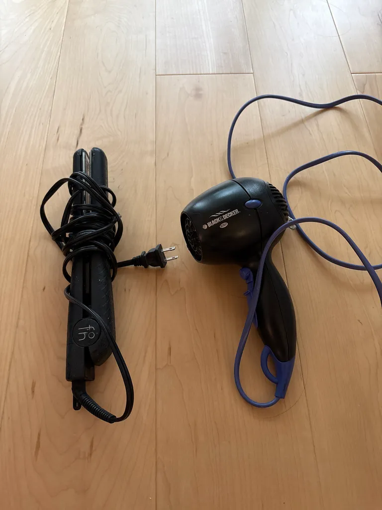 hair straightener and hairdryer photo 1