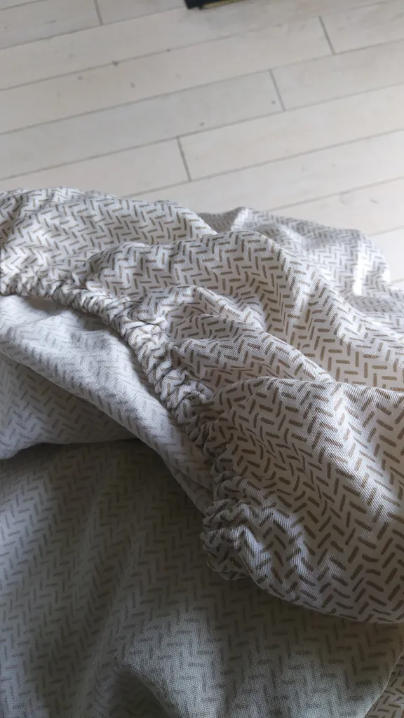 Twin bed cover photo 1