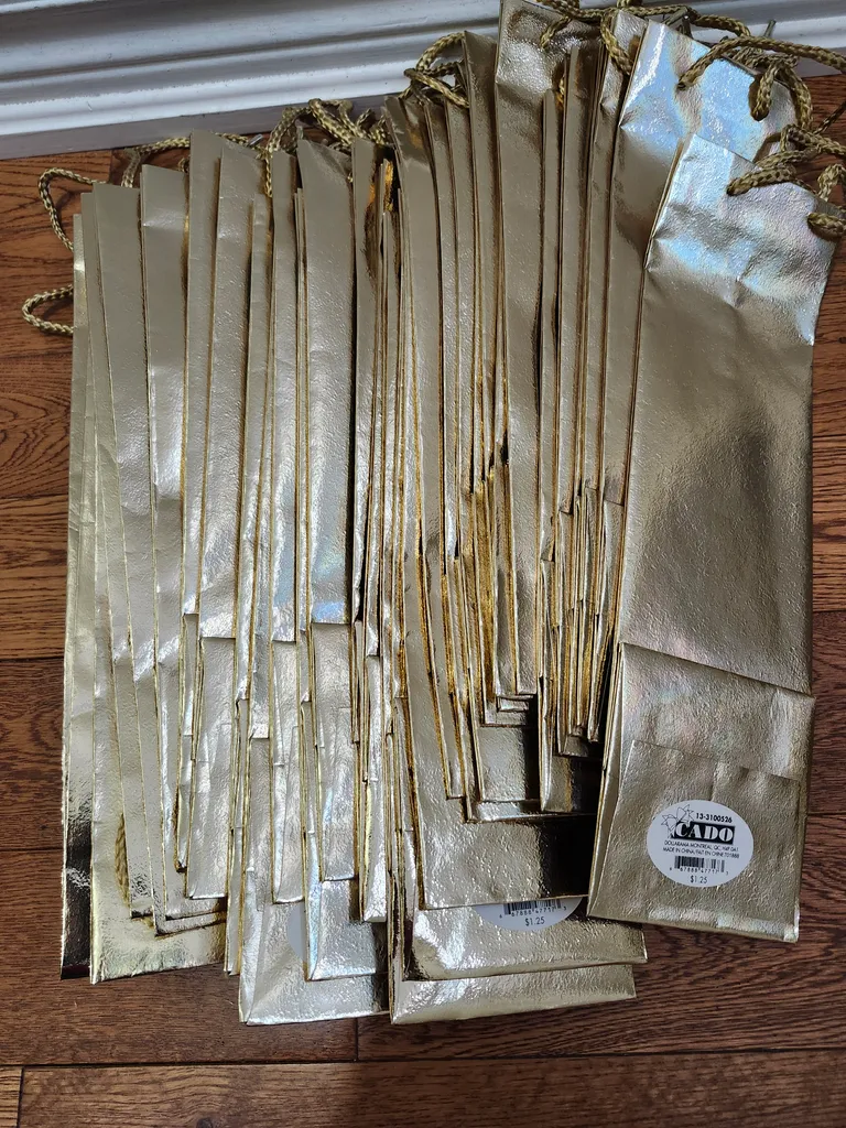 32 gold wine bags photo 1