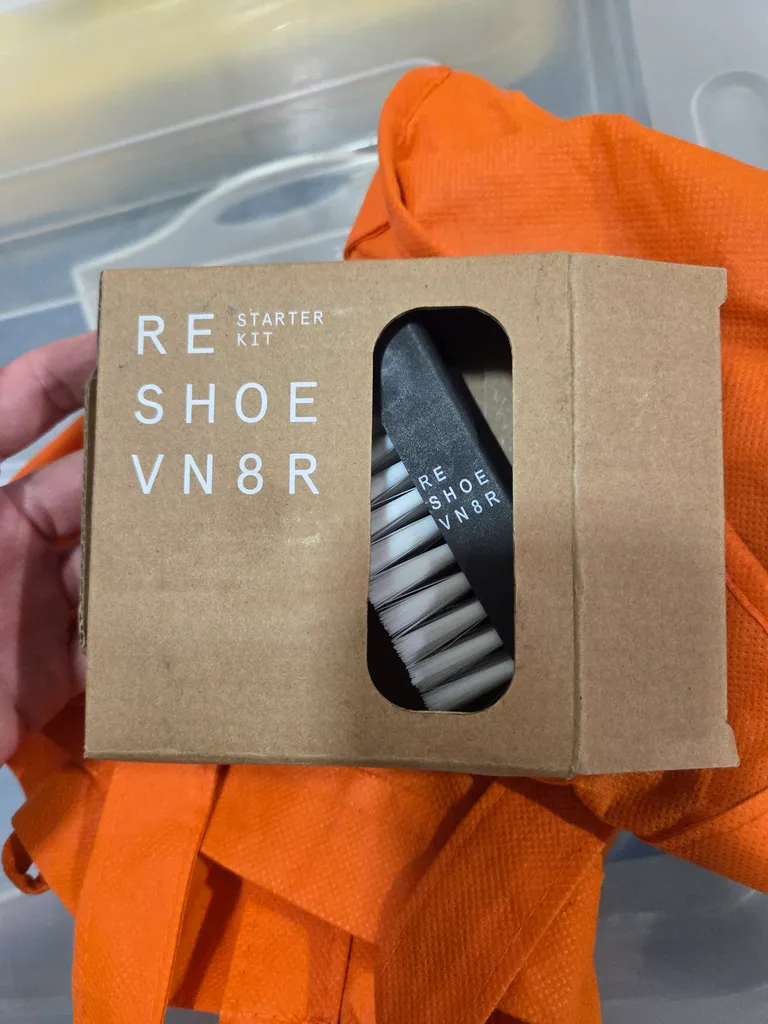 Sneaker cleaning kit photo 1