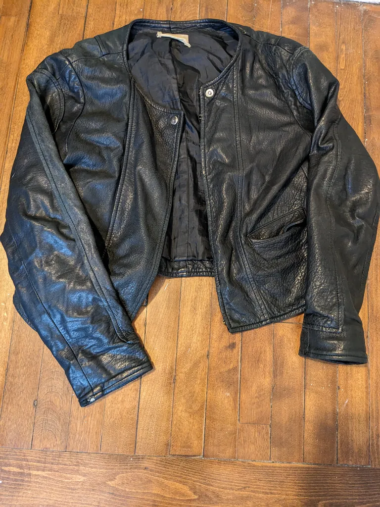 Leathe jacket photo 1