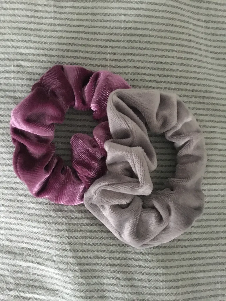 Velvet scrunchies new photo 1