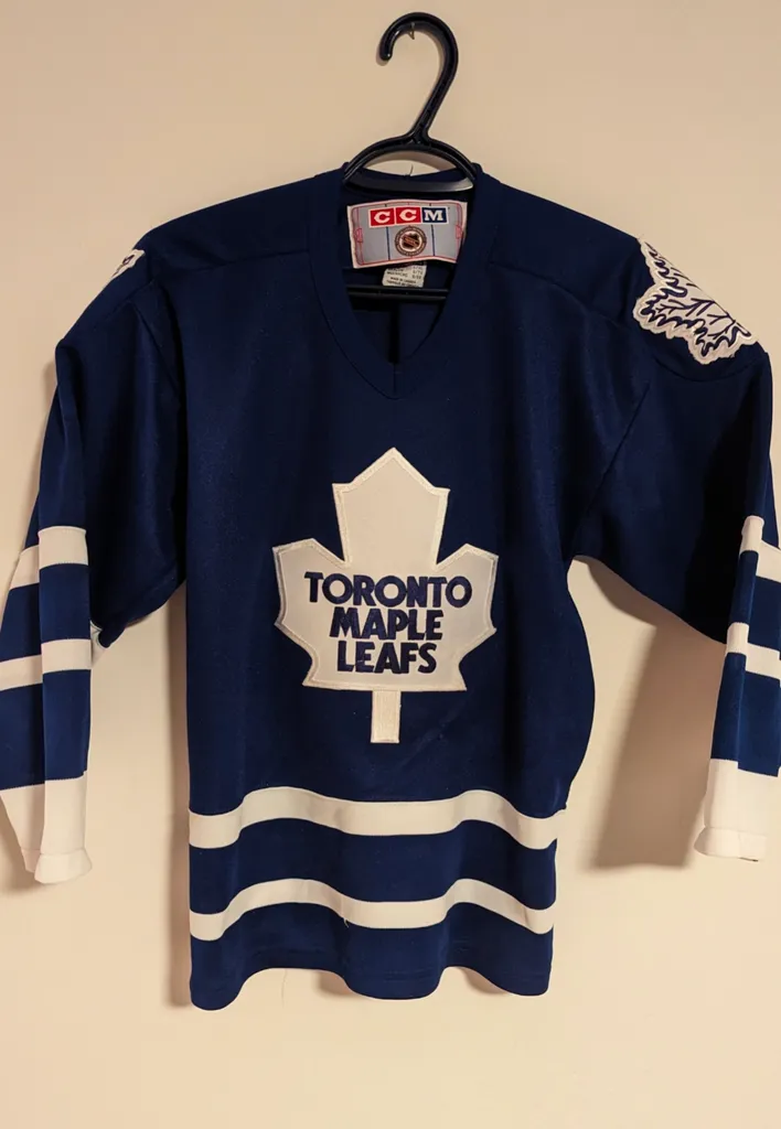CCM Toronto Maple Leafs Youth L/XL Jersey photo 1
