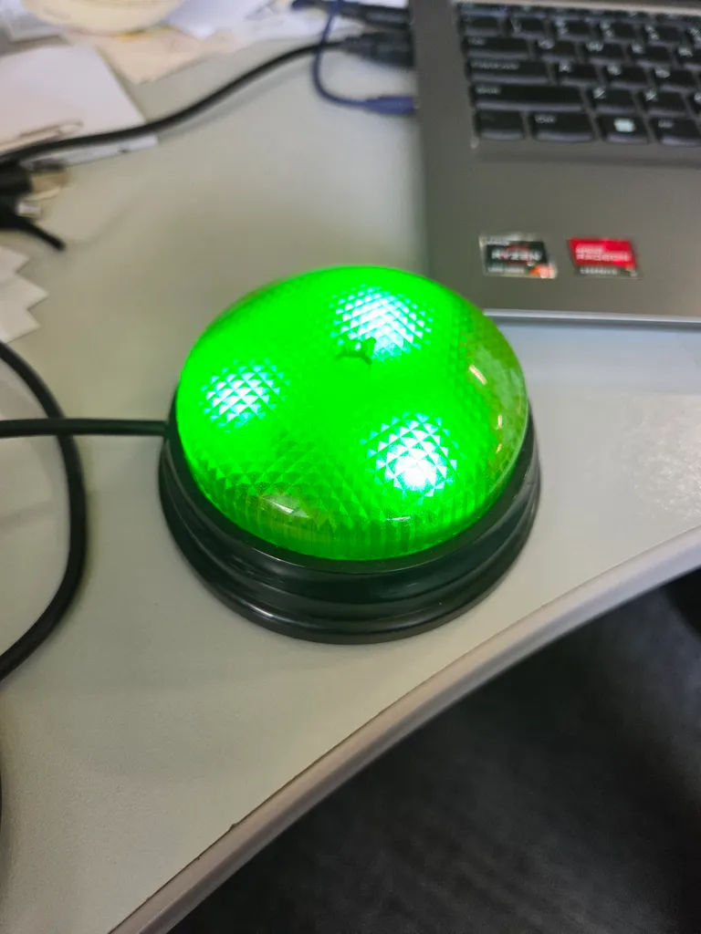 Green light buzzer USB power game non traditional photo 1