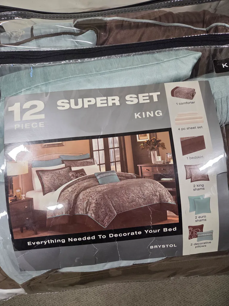 King size bed set photo 1