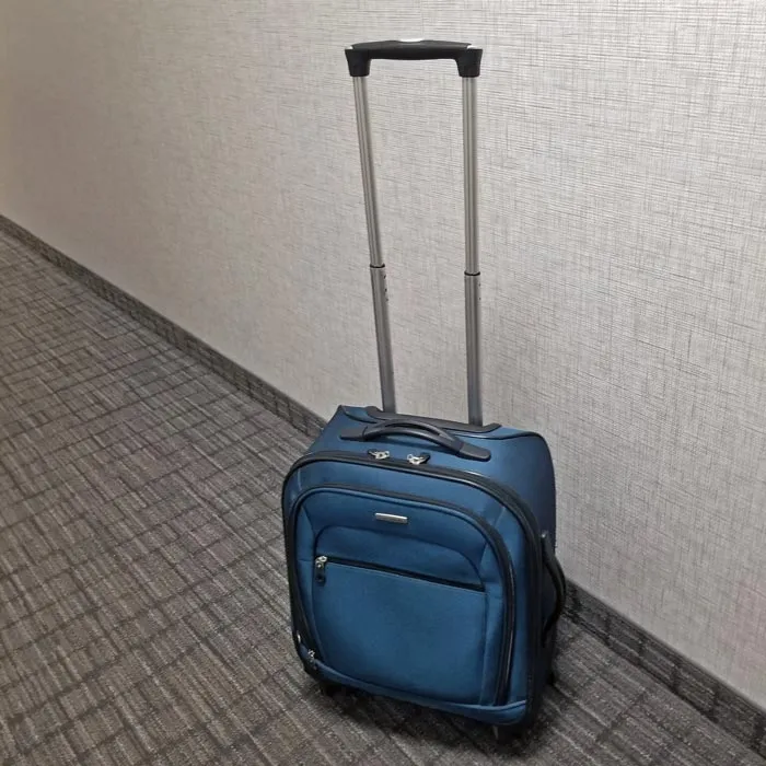 Suitcase - Carry On 'Samsonite' Spinner photo 1