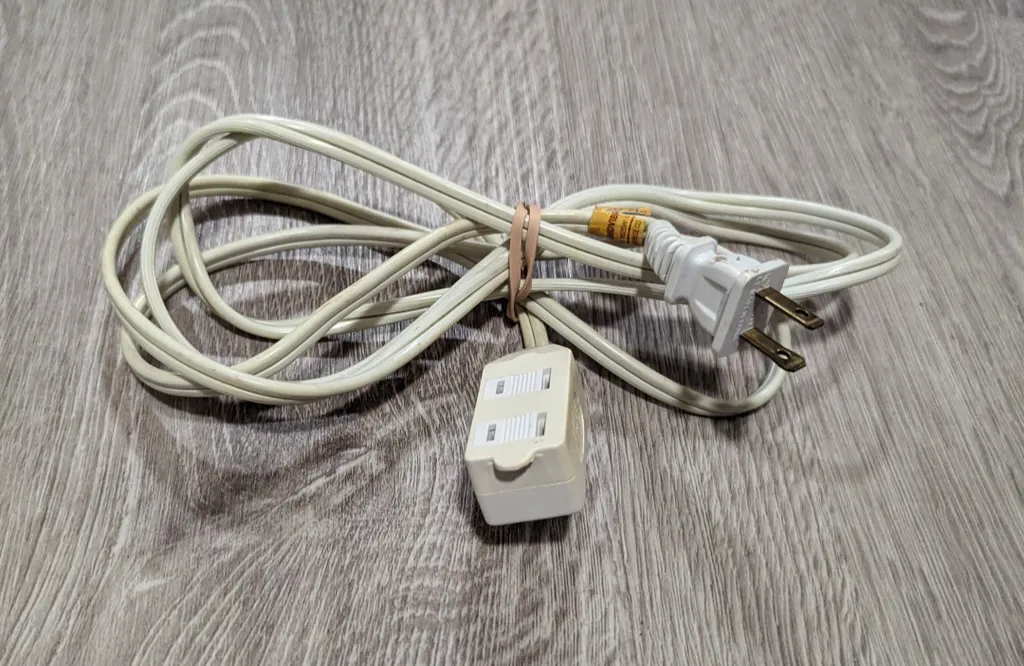 Extension Cord with Power Strip photo 1