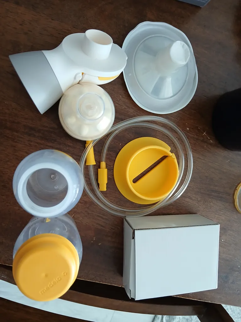 Medela freestyle and extra parts photo 1