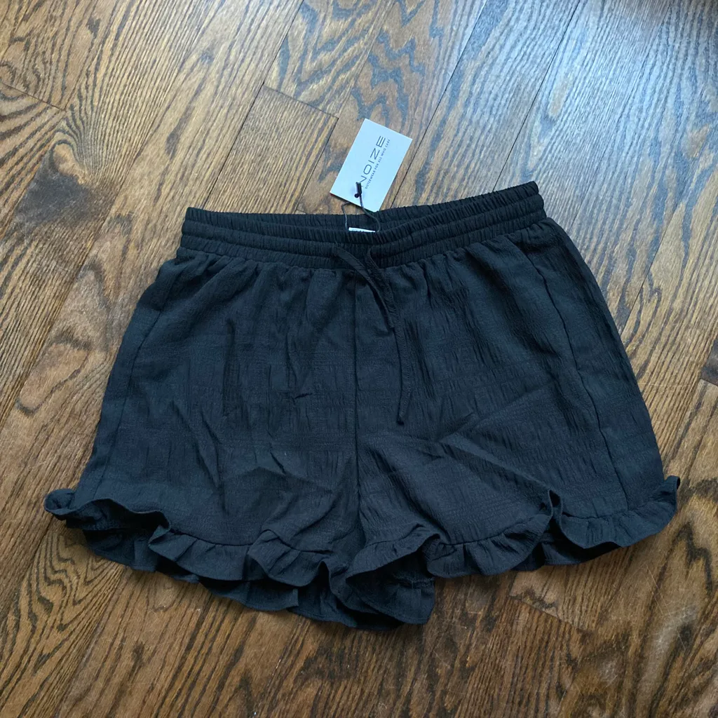 Noise bnwt ruffle pullon shorts MEDIUM photo 1
