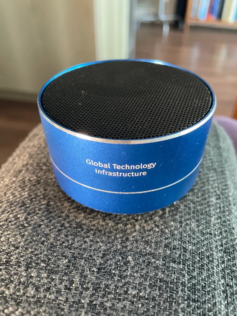 Small Bluetooth speaker  photo 1