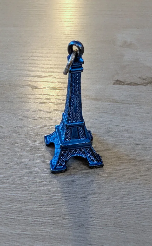 Eiffel Tower Figurine for Keychain photo 1